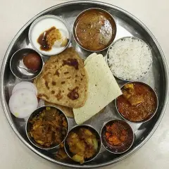 Thali: Cos'è, Cosa Contiene e Dove Gustarlo in Italia
