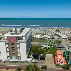 Hotel Riccione: Guida per Famiglie, Coppie e Business | Prenota Ora
