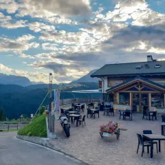 Ristoranti Montagna: Guida ai Sapori Autentici e Viste Mozzafiato