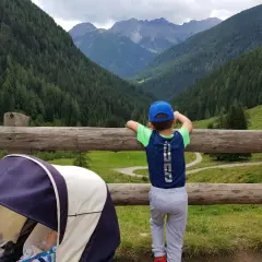 Vacanze in montagna con neonato: la guida sicura per neogenitori