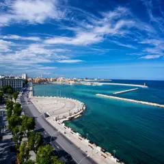 Spiagge vicino Bari: Guida alle migliori calette e lidi (2024)