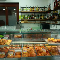 Gastronomia Siciliana: Guida ai Sapori Autentici e Piatti Imperdibili