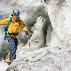 Abbigliamento tecnico montagna: guida completa per scegliere i capi giusti