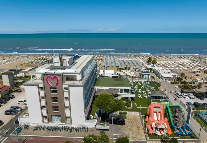 Hotel Riccione: Guida per Famiglie, Coppie e Business | Prenota Ora