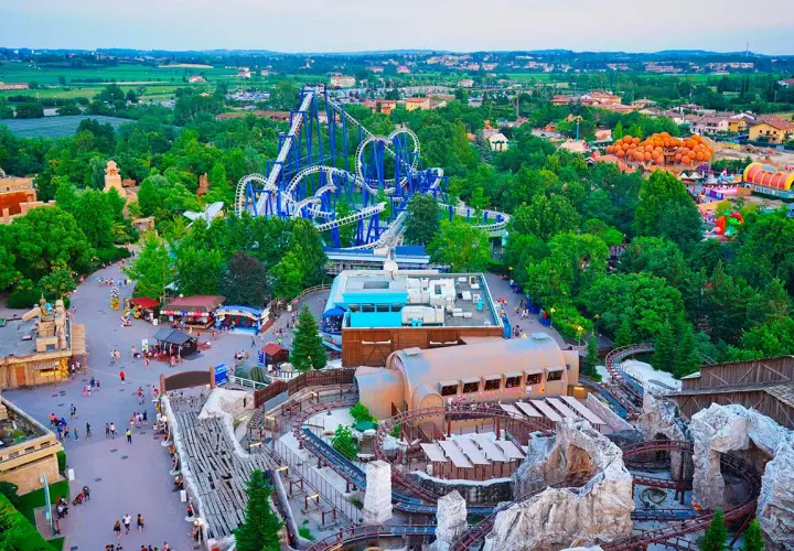 Gardaland: Guida Completa Attrazioni 2025 (Novità e Consigli)