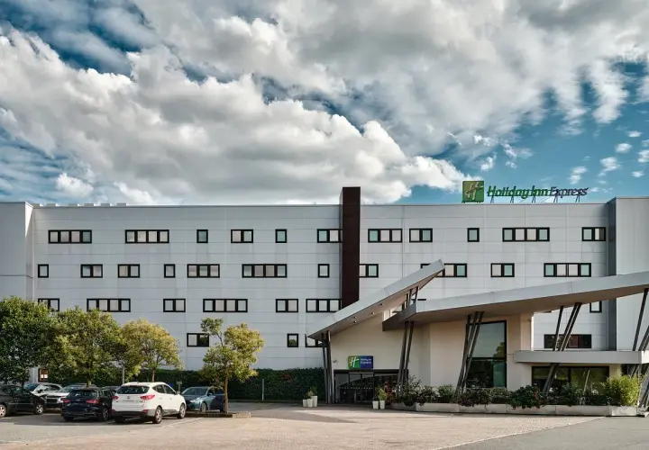 Moxy Malpensa: Hotel Aeroporto T2 - Vicino e Comodo
