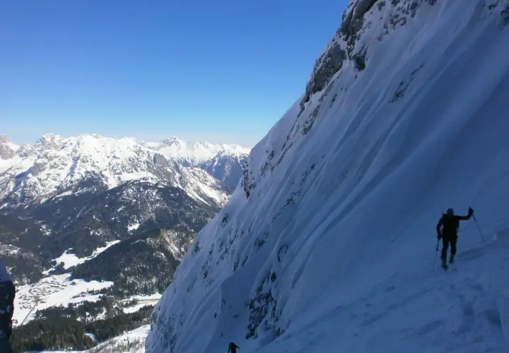 Versante di montagna: decifra ambiente, rischi e avventure