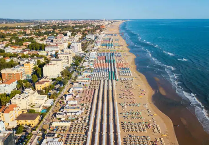 Riviera Romagnola: Guida Completa Attrazioni 2025 | Divertimento & Cultura