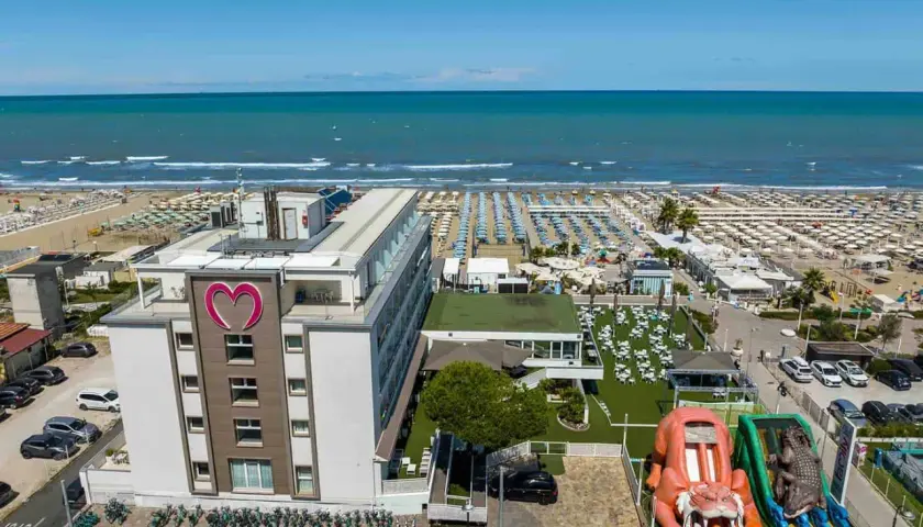 Hotel Riccione: Guida per Famiglie, Coppie e Business | Prenota Ora