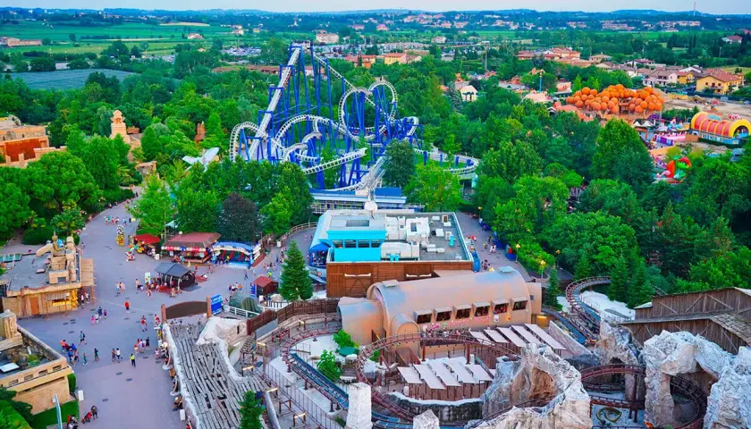 Gardaland: Guida Completa Attrazioni 2025 (Novità e Consigli)