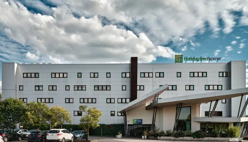 Moxy Malpensa: Hotel Aeroporto T2 - Vicino e Comodo
