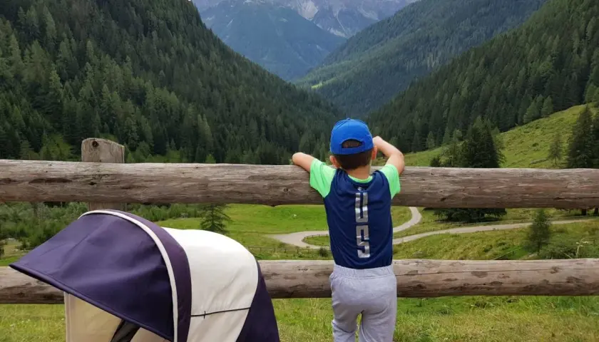 Vacanze in montagna con neonato: la guida sicura per neogenitori