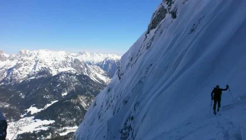 Versante di montagna: decifra ambiente, rischi e avventure
