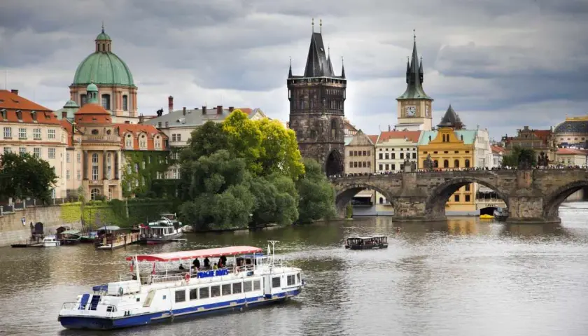Praga: Guida Attrazioni Imperdibili, Itinerari e Consigli