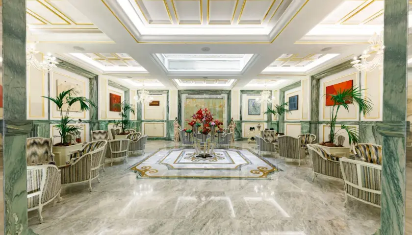 Hilton Roma: Guida alla Scelta Migliore (Lusso, Affari, Viaggio)