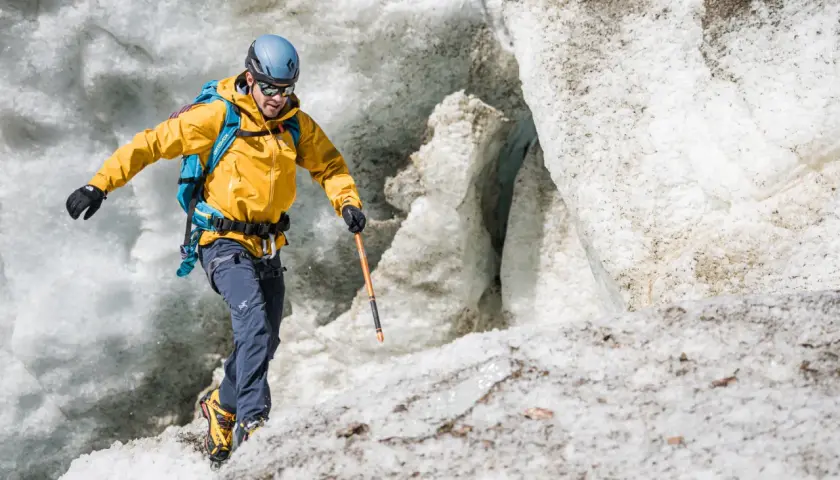 Abbigliamento tecnico montagna: guida completa per scegliere i capi giusti