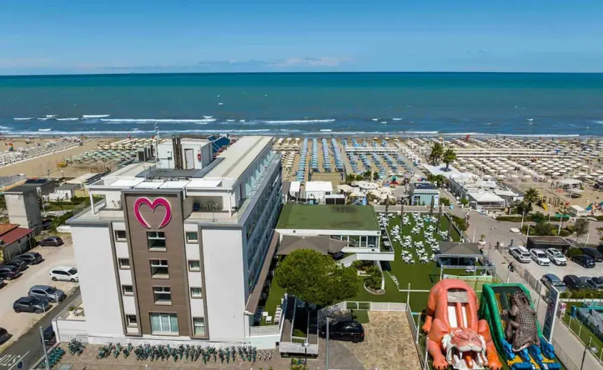 Hotel Riccione: Guida per Famiglie, Coppie e Business | Prenota Ora