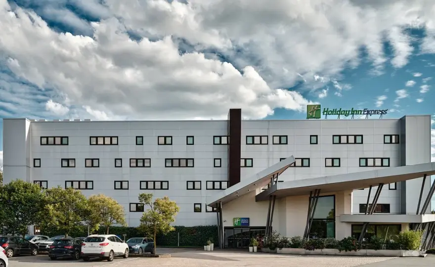 Moxy Malpensa: Hotel Aeroporto T2 - Vicino e Comodo