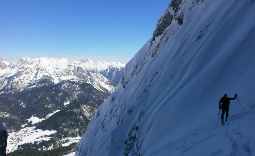 Versante di montagna: decifra ambiente, rischi e avventure