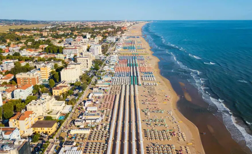 Riviera Romagnola: Guida Completa Attrazioni 2025 | Divertimento & Cultura