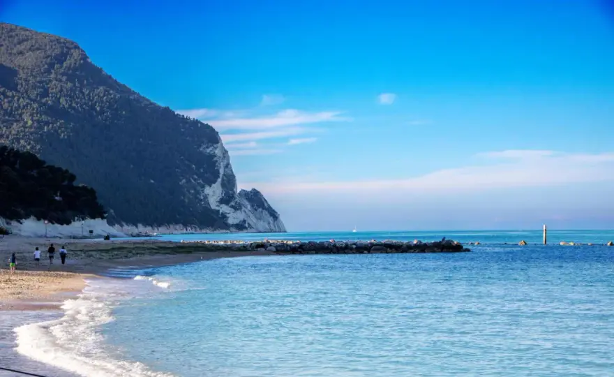 Marche: scopri le spiagge perfette per la tua vacanza ideale
