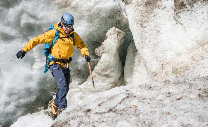 Abbigliamento tecnico montagna: guida completa per scegliere i capi giusti