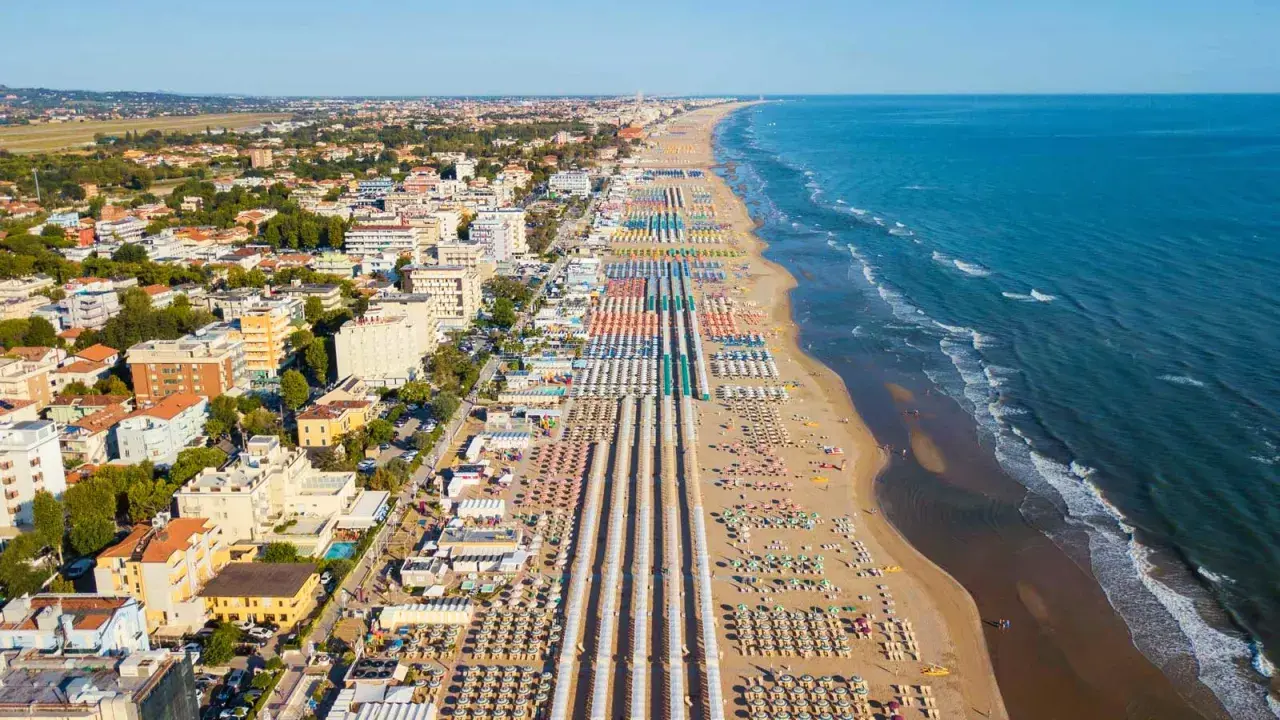 Riviera Romagnola: Guida Completa Attrazioni 2025 | Divertimento & Cultura