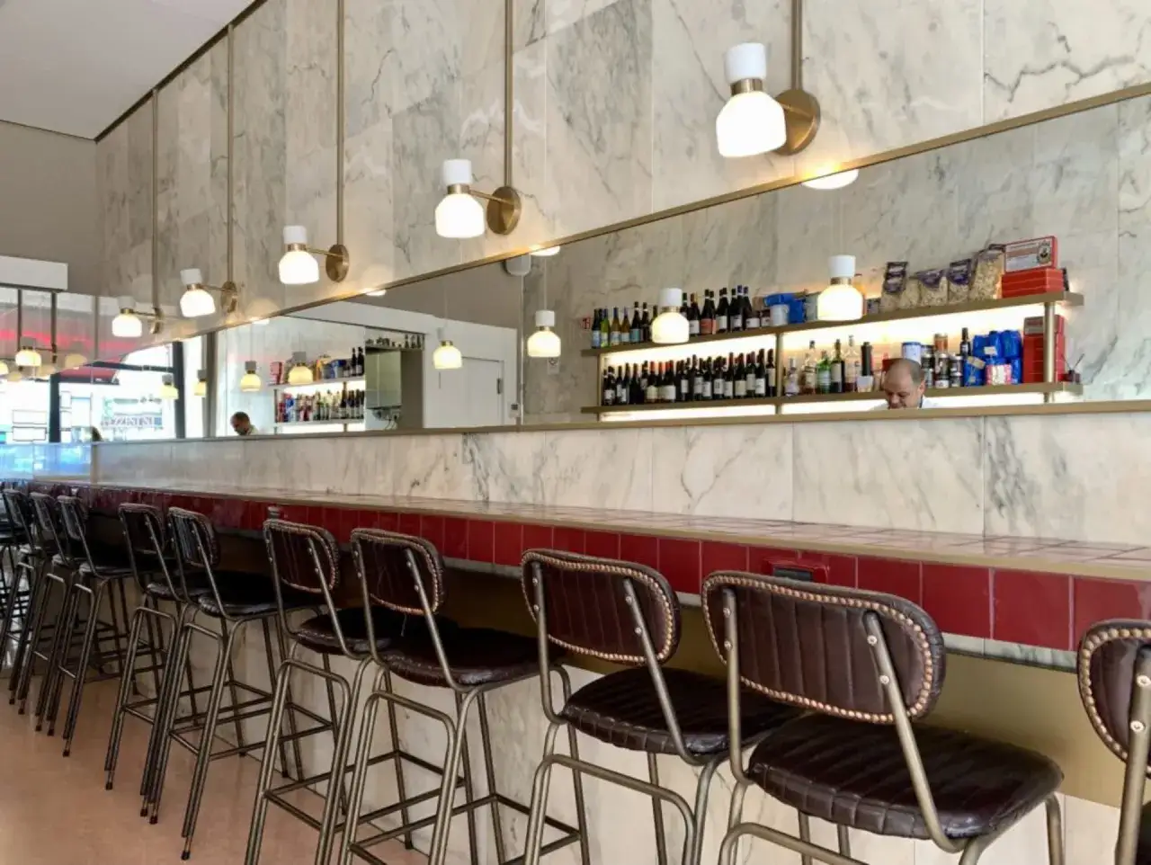 Stadera Milano interni ristorante design minimalista